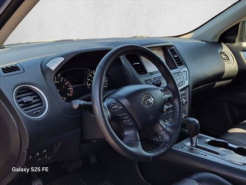 Used 2020 Nissan Pathfinder SL FWD image 10