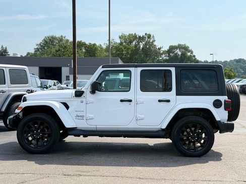 Used 2021 Jeep Wrangler Unlimited Sahara AWD/4WD image 39