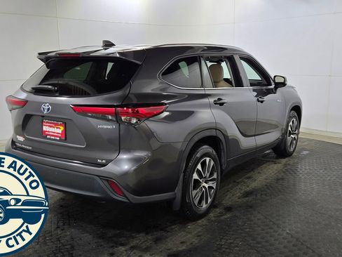 Used 2021 Toyota Highlander XLE image 10