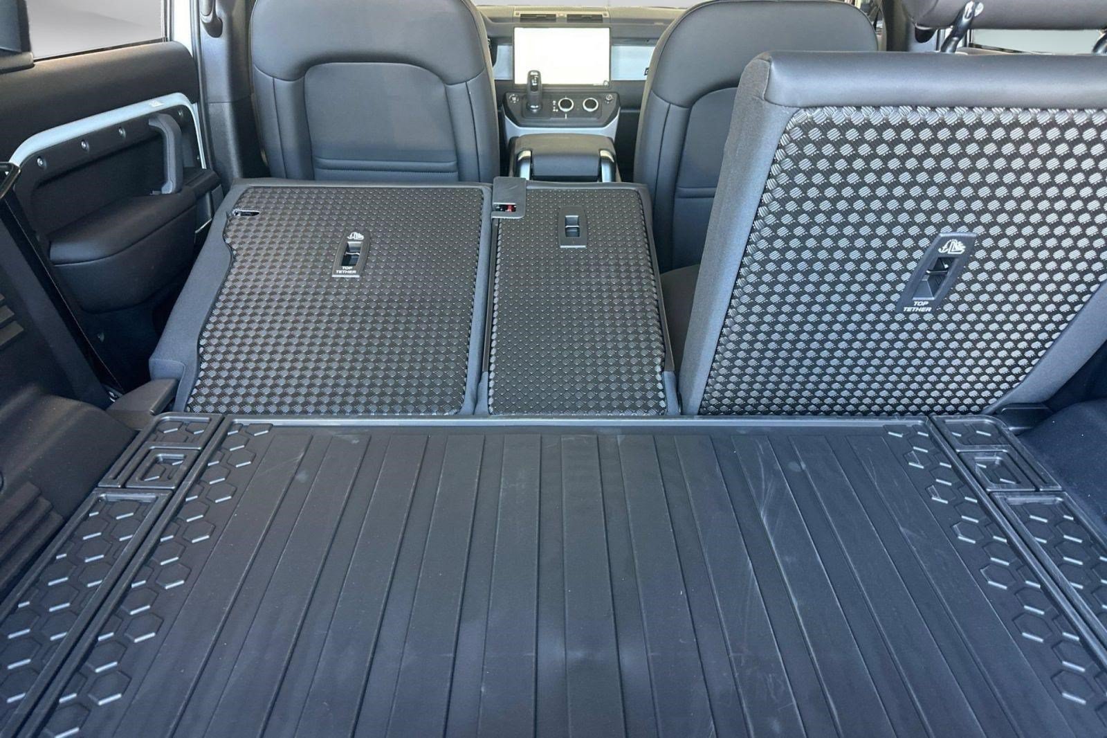 New 2026 Land Rover Defender 110 S AWD/4WD image 24