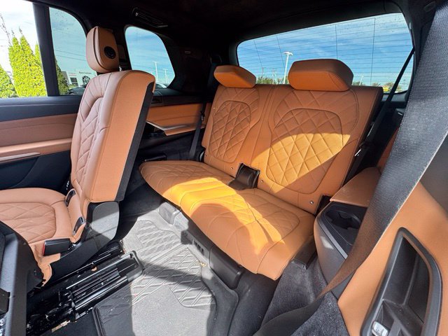 Certified 2025 BMW X7 xDrive40i w/ M Sport Package AWD/4WD image 12