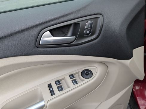 Used 2019 Ford Escape SEL image 15