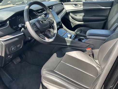 Used 2025 Jeep Grand Cherokee L Limited w/ Luxury Tech Group II AWD/4WD image 17