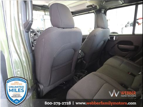 Used 2023 Jeep Gladiator Sport AWD/4WD image 12