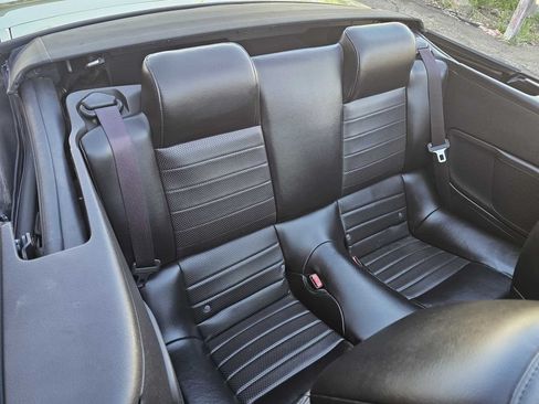 Used 2006 Ford Mustang GT RWD image 11