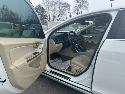 Used 2014 Volvo S60 T5 image 11