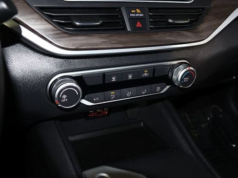 Used 2025 Nissan Altima 2.5 SV AWD/4WD image 19