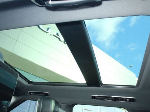 Used 2023 Land Rover Range Rover Sport SE image 24