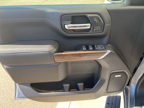 Used 2019 Chevrolet Silverado 1500 High Country w/ Technology Package image 10