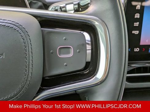 Used 2025 Lincoln Nautilus Reserve AWD/4WD image 27
