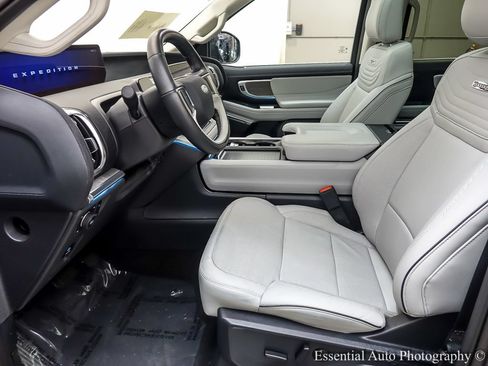 Used 2025 Ford Expedition Platinum w/ Platinum Ultimate Package AWD/4WD image 9