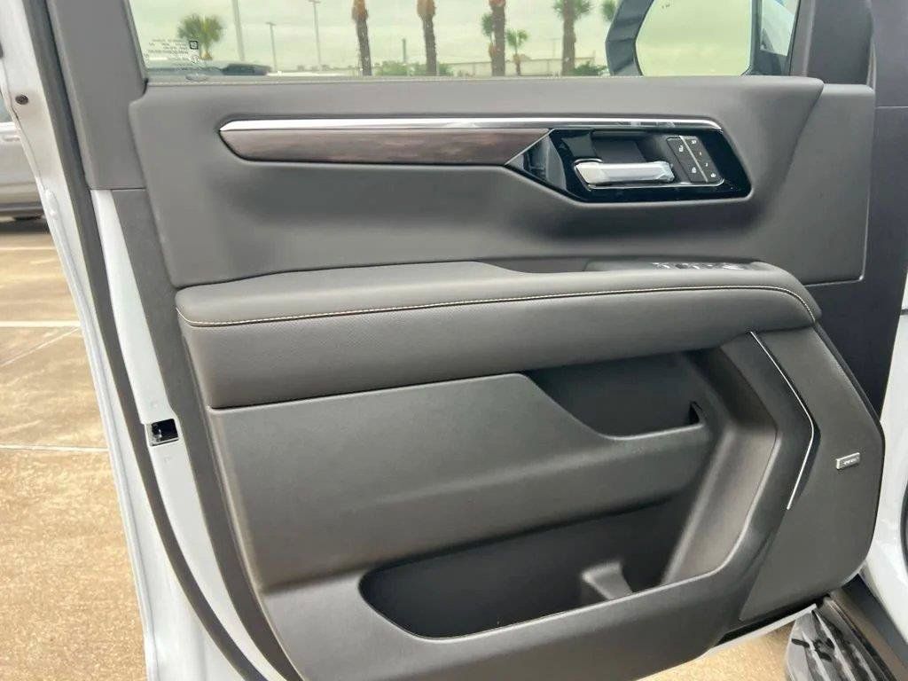 Used 2026 Chevrolet Tahoe Premier RWD image 21