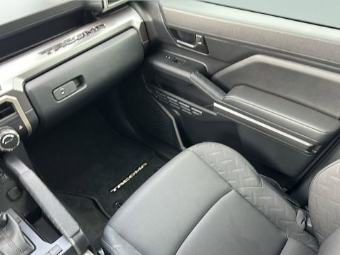 Used 2024 Toyota Tacoma SR5 AWD/4WD image 13
