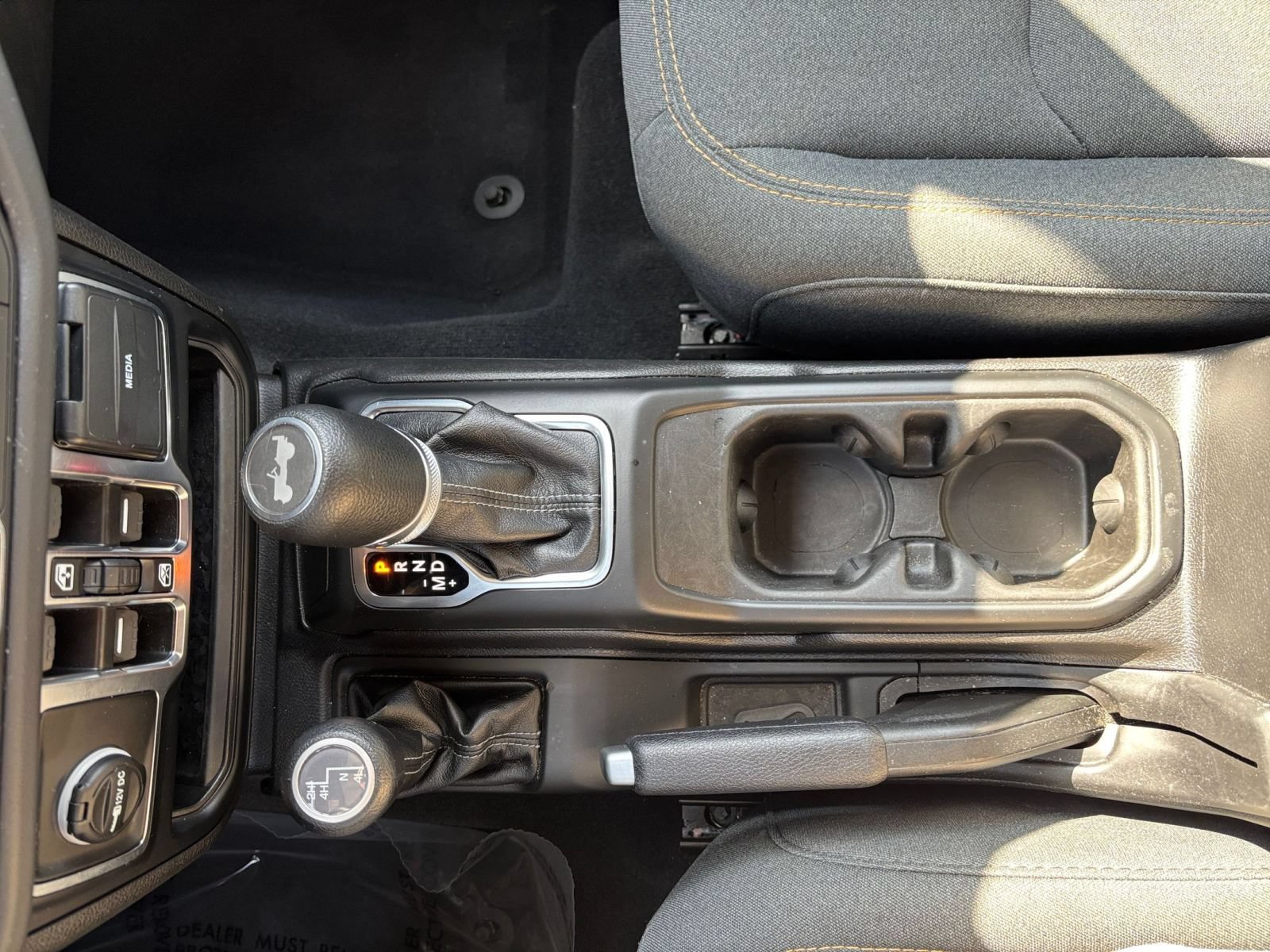 Used 2025 Jeep Wrangler Unlimited Sahara AWD/4WD image 40