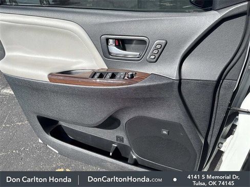Used 2020 Toyota Sienna Limited Premium image 11
