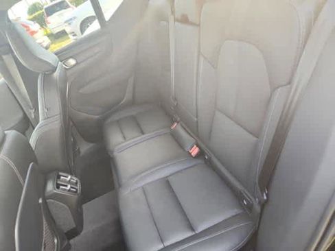 Used 2024 Volvo XC40 B5 Plus w/ Climate Package image 6