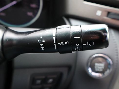 Used 2010 Lexus LX 570 4WD image 36