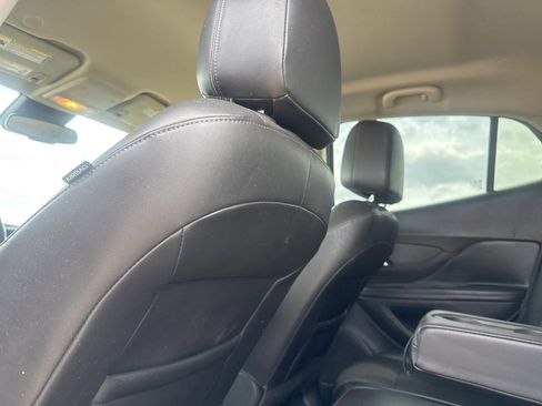 Used 2022 Buick Encore Preferred image 32