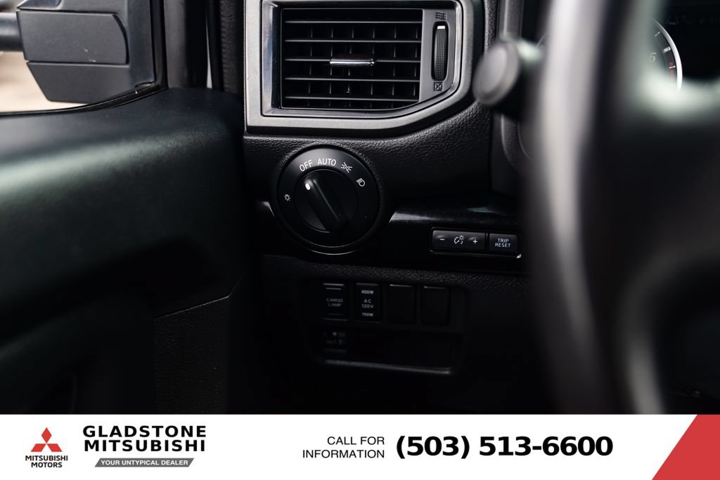 Used 2023 Nissan Titan SV w/ SV Convenience Package AWD/4WD image 14