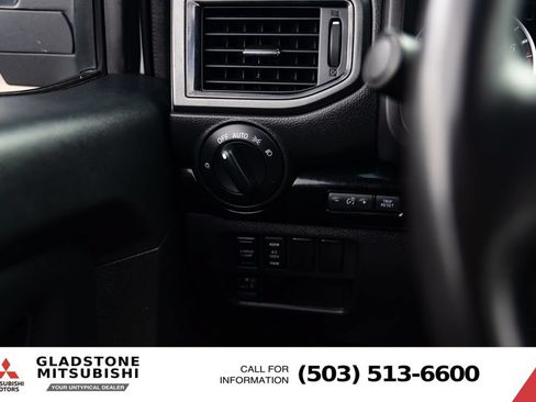 Used 2023 Nissan Titan SV w/ SV Convenience Package AWD/4WD image 14