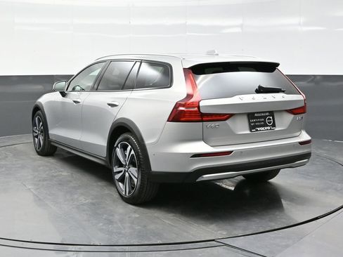 Used 2025 Volvo V60 B5 Cross Country Plus AWD/4WD image 5