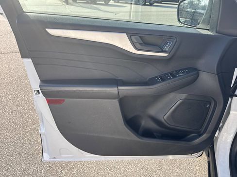 Used 2022 Ford Escape SE w/ SE Sport Appearance Package image 21