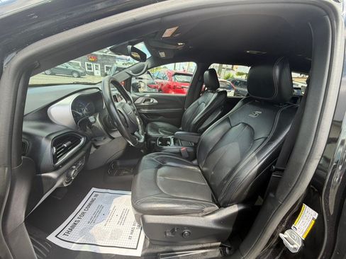 Used 2019 Chrysler Pacifica Touring-L w/ Advanced Safetytec Group FWD image 7