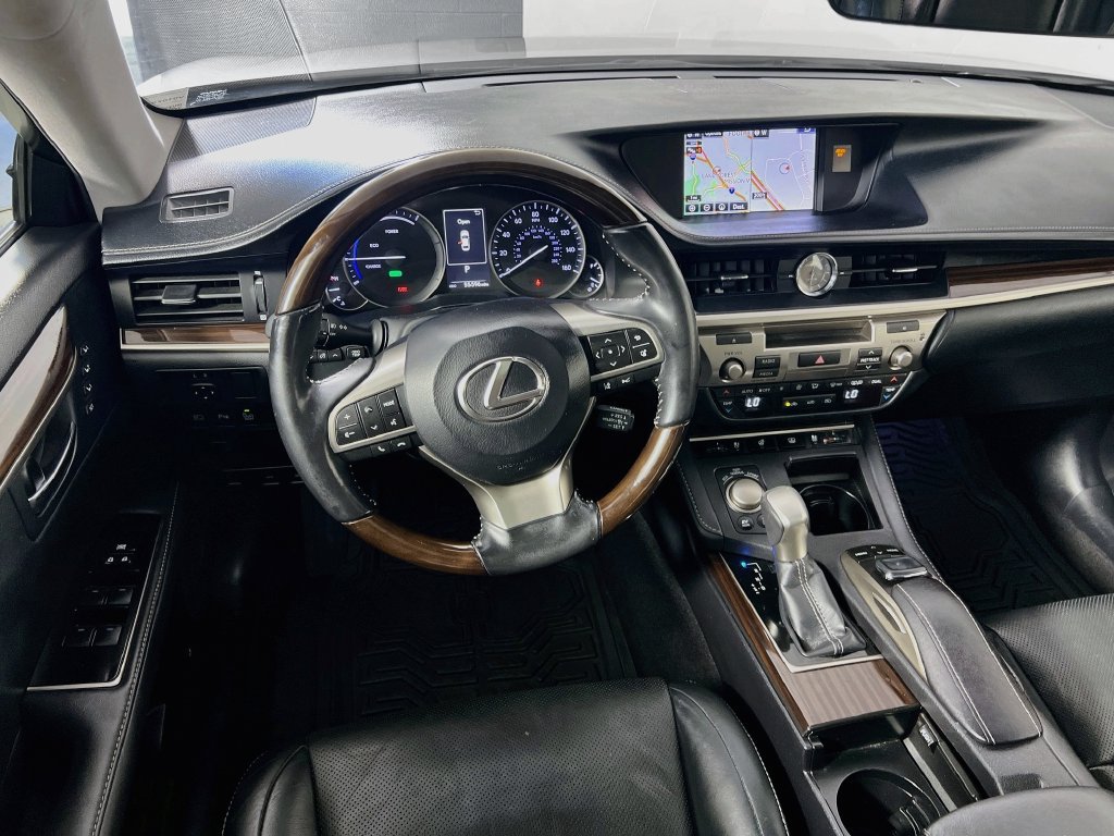 Used 2016 Lexus ES 300h w/ Luxury Package w/Wood Trim FWD image 23