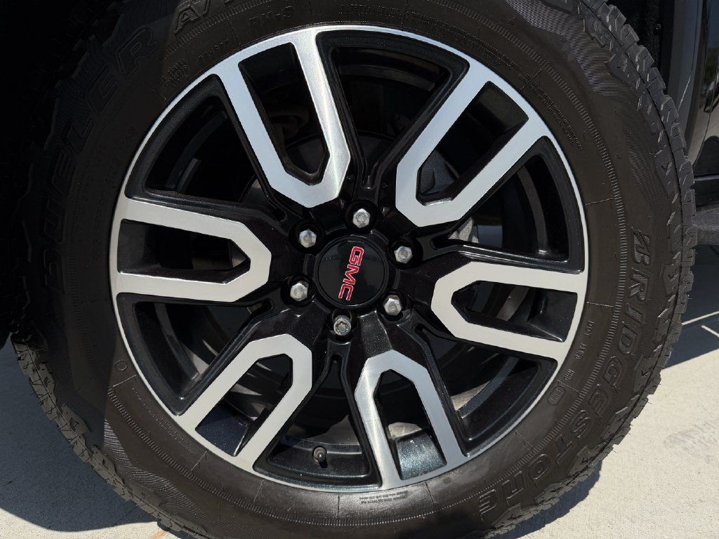 Used 2021 GMC Sierra 1500 AT4 w/ AT4 Premium Package AWD/4WD image 9
