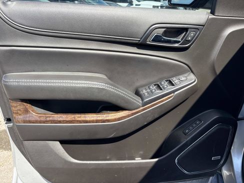 Used 2017 Chevrolet Suburban LT image 12