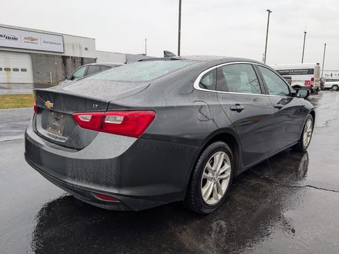 Used 2017 Chevrolet Malibu LT image 8