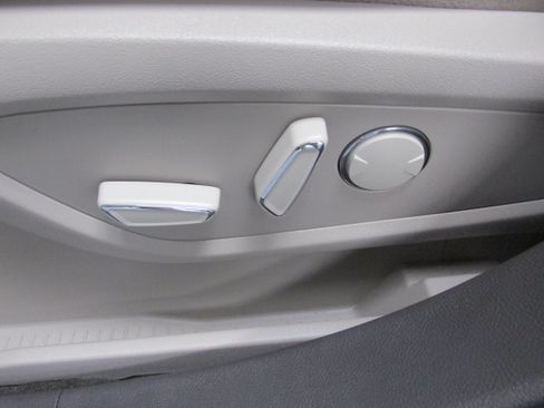 Used 2023 Lincoln Nautilus AWD w/ Premium Package image 29
