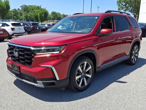 Used 2025 Honda Pilot Elite image 3