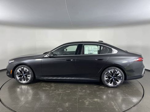 Certified 2024 BMW i5 eDrive40i w/ Premium Package image 7