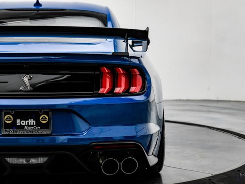 Used 2021 Ford Mustang Shelby GT500 w/ Carbon Fiber Track Pack image 12