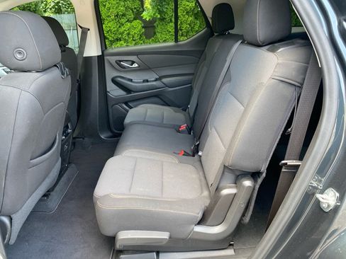 Used 2021 Chevrolet Traverse LT FWD image 17