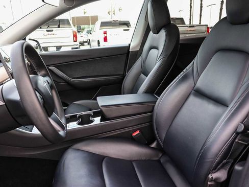 Used 2020 Tesla Model Y Long Range image 19