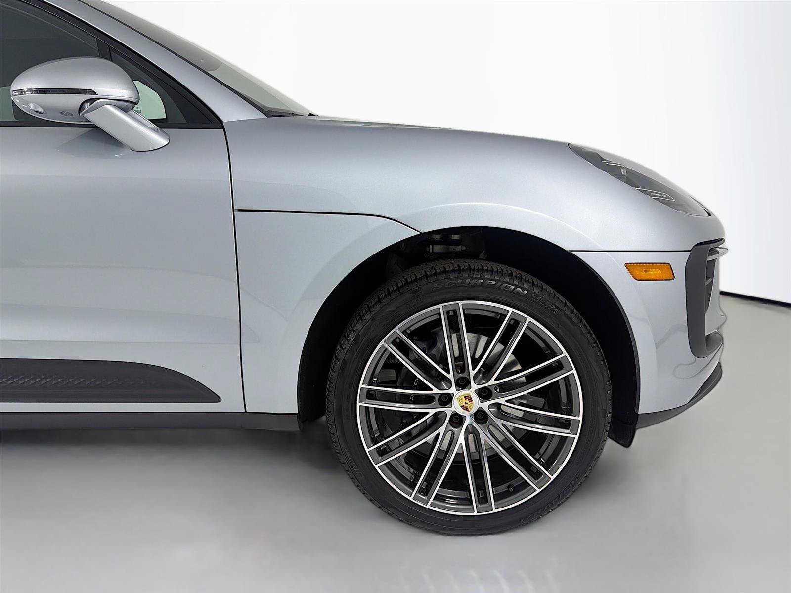 Certified 2026 Porsche Macan AWD/4WD image 29