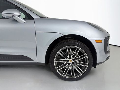 Used 2026 Porsche Macan AWD/4WD image 29
