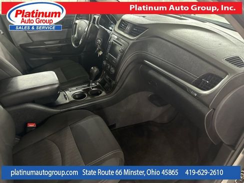 Used 2017 Chevrolet Traverse LT image 34