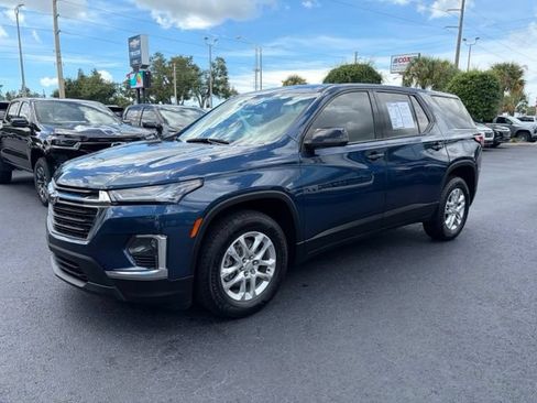 Used 2022 Chevrolet Traverse LS FWD image 3