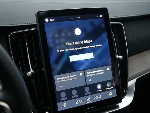 Certified 2025 Volvo XC90 T8 Ultra AWD/4WD image 16