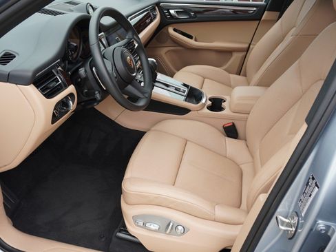 Used 2025 Porsche Macan AWD/4WD image 13