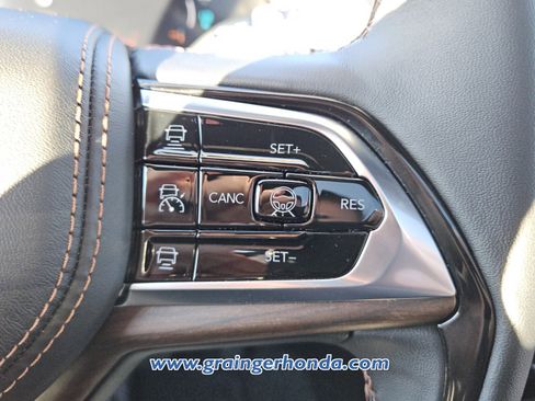 Used 2024 Jeep Grand Cherokee Summit w/ Luxury Tech Group V image 20