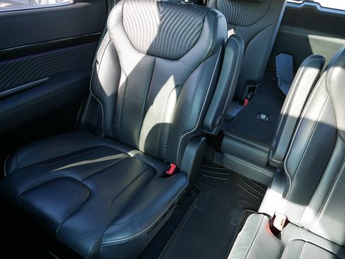 Used 2023 Hyundai Palisade Calligraphy image 12