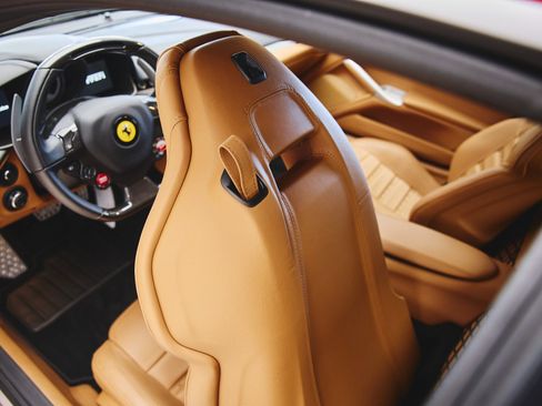 Used 2014 Ferrari F12 Berlinetta RWD image 23