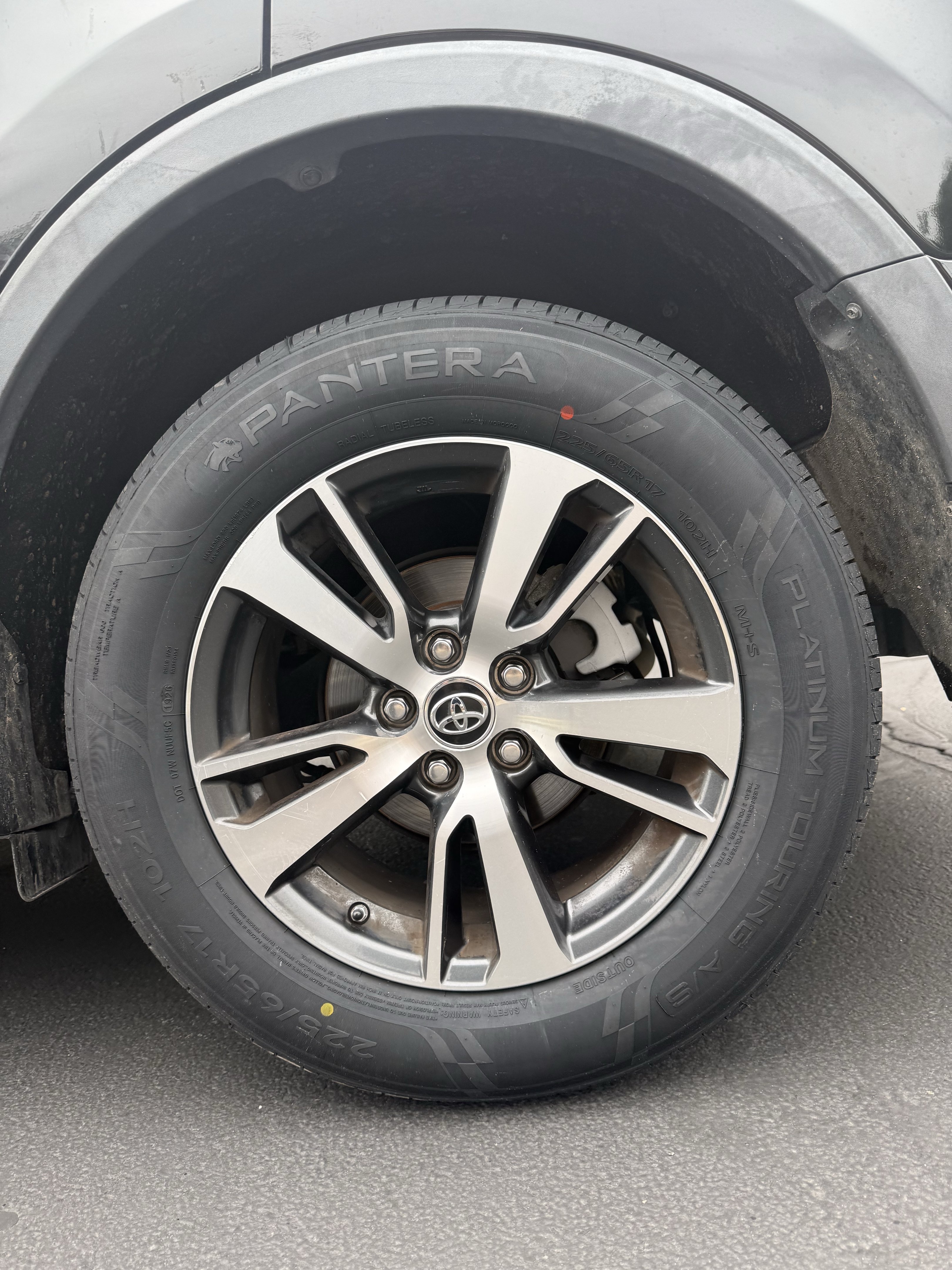 Used 2018 Toyota RAV4 XLE w/ Carpet Mat Package FWD image 9
