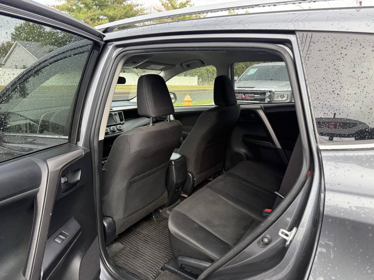 Used 2017 Toyota RAV4 LE AWD/4WD image 14