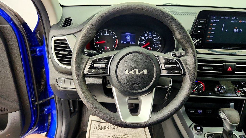 Used 2023 Kia Seltos LX AWD/4WD image 12