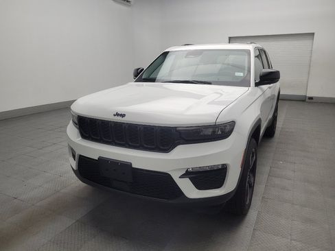 Used 2023 Jeep Grand Cherokee Limited w/ Black Appearance Package AWD/4WD image 13